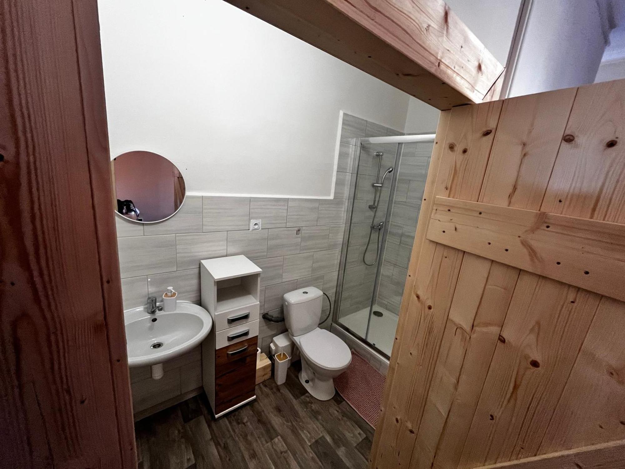 Restaurace A Penzion Vlci Jama Horní Blatná Exteriör bild