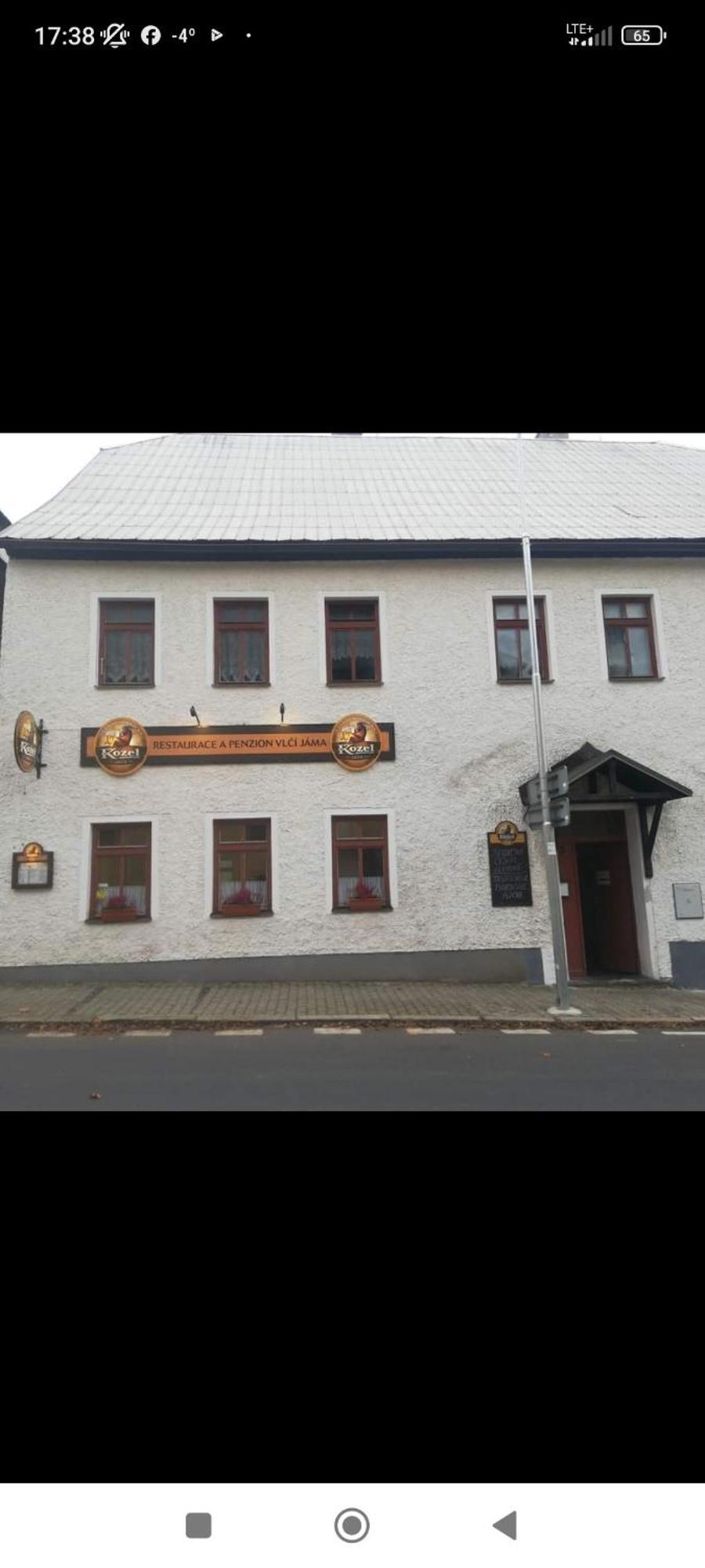 Restaurace A Penzion Vlci Jama Horní Blatná Exteriör bild
